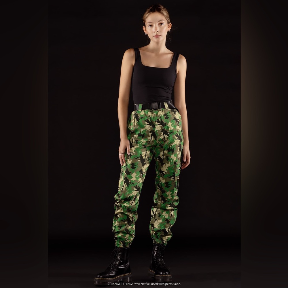 Blackmilk DEMOGORGON HUNTERS CAMO PRINT CARGO PANTS LIMITED Sz 6 Stranger Things